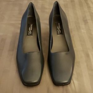 11W Jasmine Flex Navy Blue Pumps